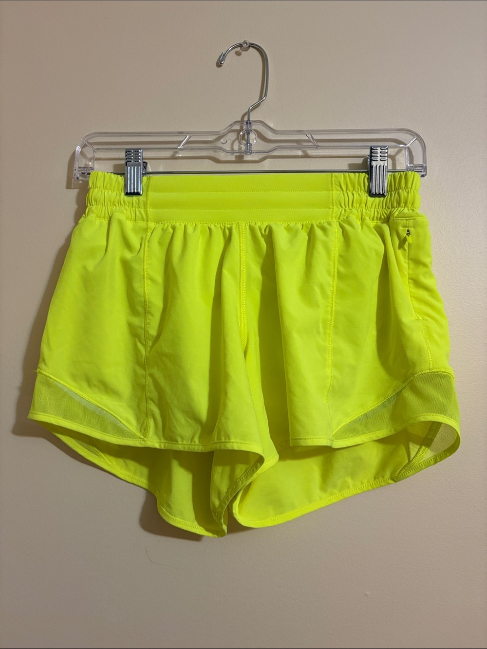 Lululemon Hotty Hot Short II *Long 4"
Highlight Yellow